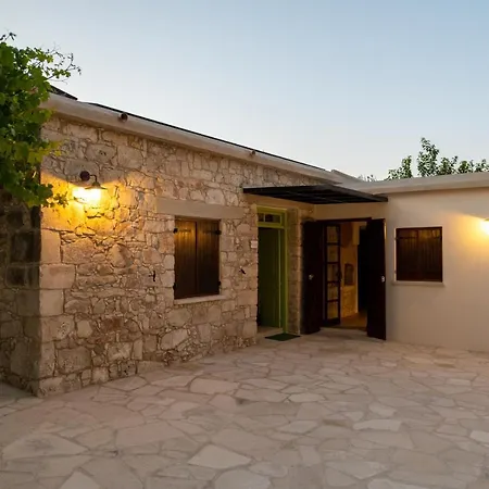 アパートホテル Droshia Traditional Homes, Coco-mat Full Experience 4*