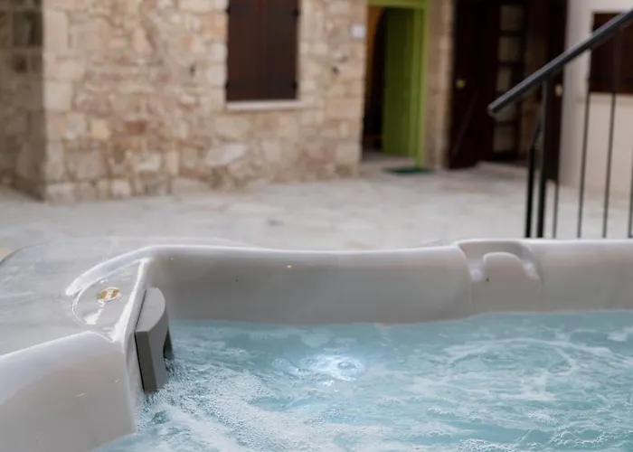 Droshia Traditional Homes, Coco-mat Full Experience Aparthotel